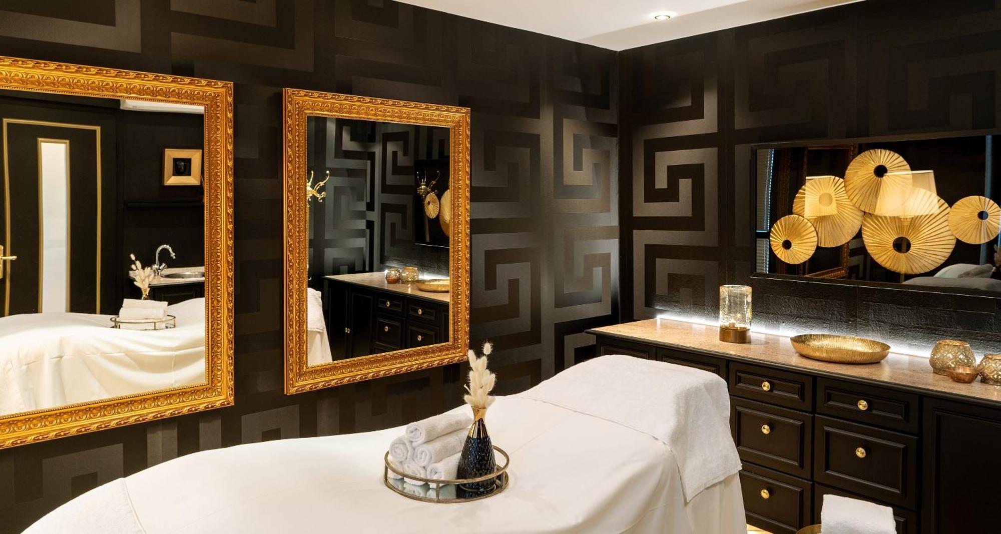 Victor'S Residenz-Hotel Schloss Berg Nennig Eksteriør bilde A treatment room at the Four Seasons Spa