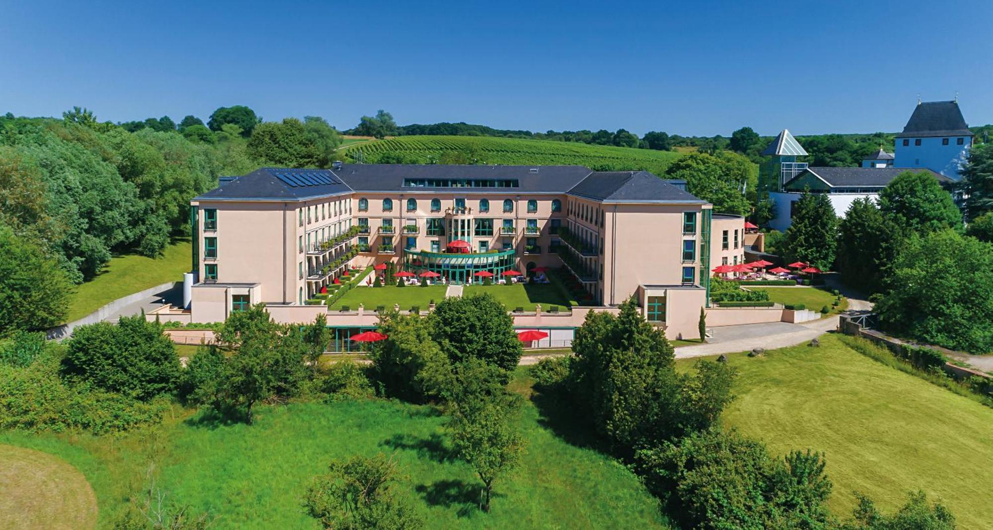 Victor'S Residenz-Hotel Schloss Berg Nennig Eksteriør bilde Aerial view of the campus