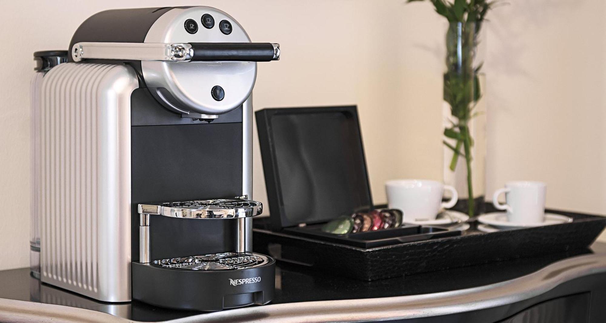 Victor'S Residenz-Hotel Schloss Berg Nennig Eksteriør bilde A Nespresso coffee machine