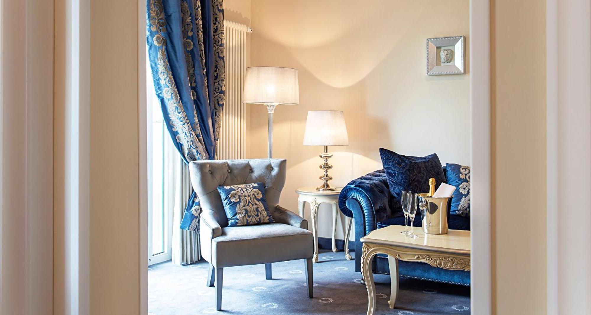 Victor'S Residenz-Hotel Schloss Berg Nennig Rom bilde A suite at the hotel