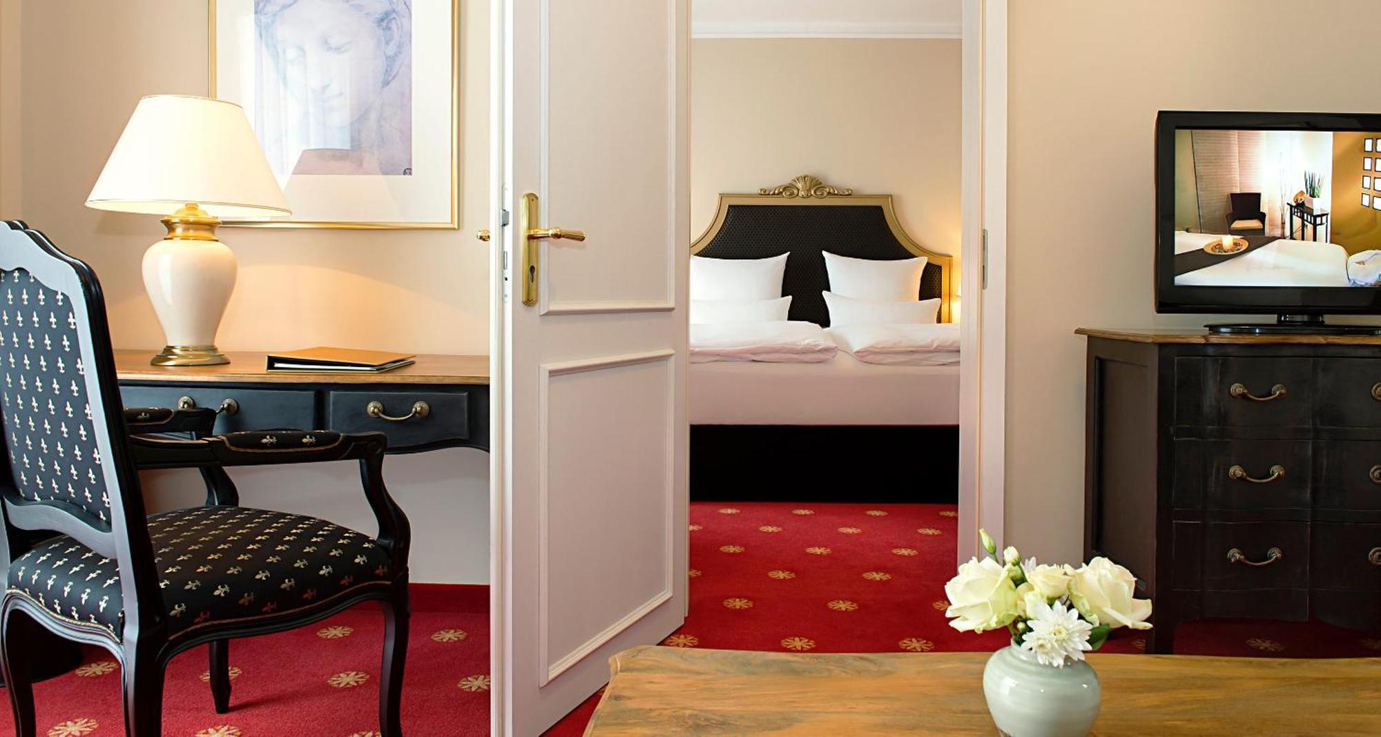 Victor'S Residenz-Hotel Schloss Berg Nennig Rom bilde A suite at the Hotel de France