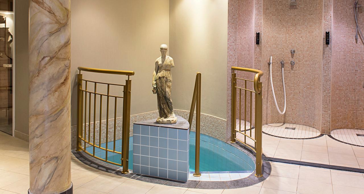 Victor'S Residenz-Hotel Schloss Berg Nennig Rom bilde A modern spa